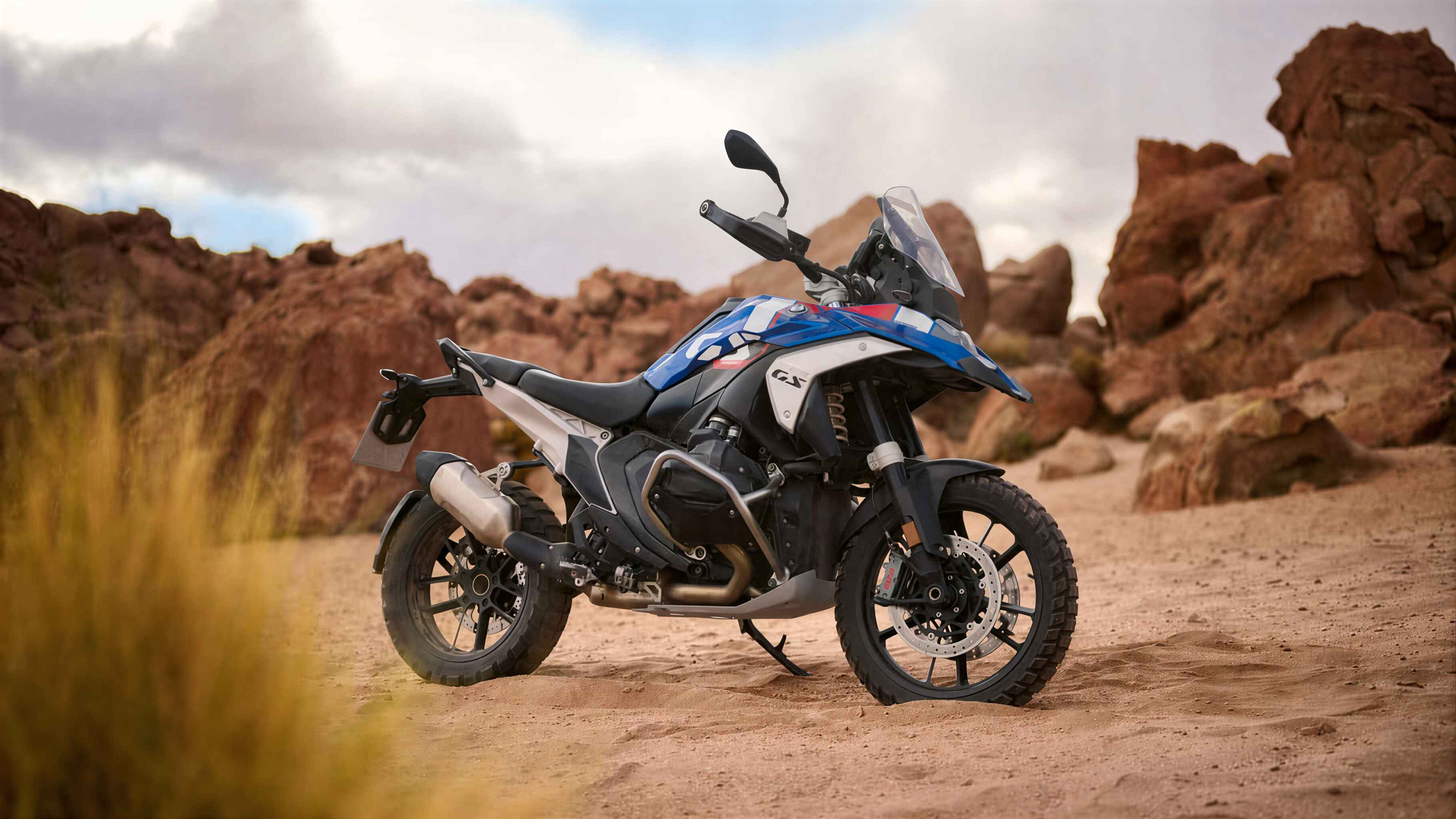 Motorcycle rental Marrakech Morocco - All brands: BMW, Yamaha, Honda, Royal Enfield, SYM, Suzuki. Adventure bikes, sport bikes, touring motorcycles. Atlas Mountains & Sahara Desert tours.